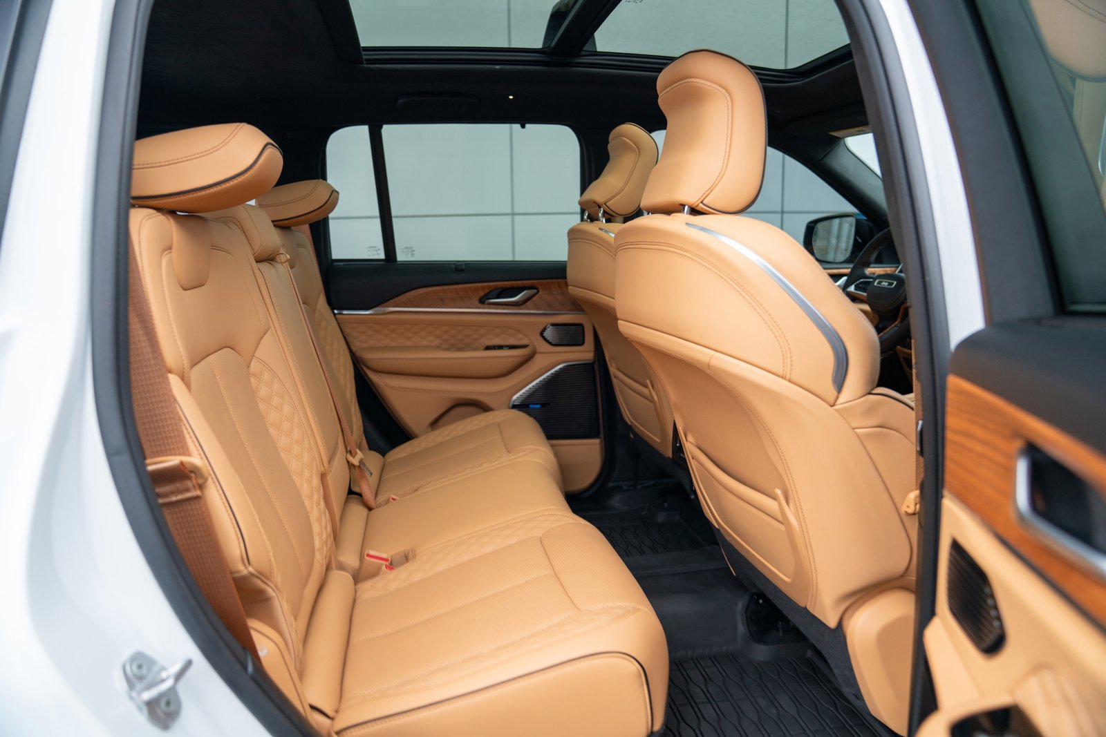 Used 2023 Jeep Grand Cherokee Summit image 25