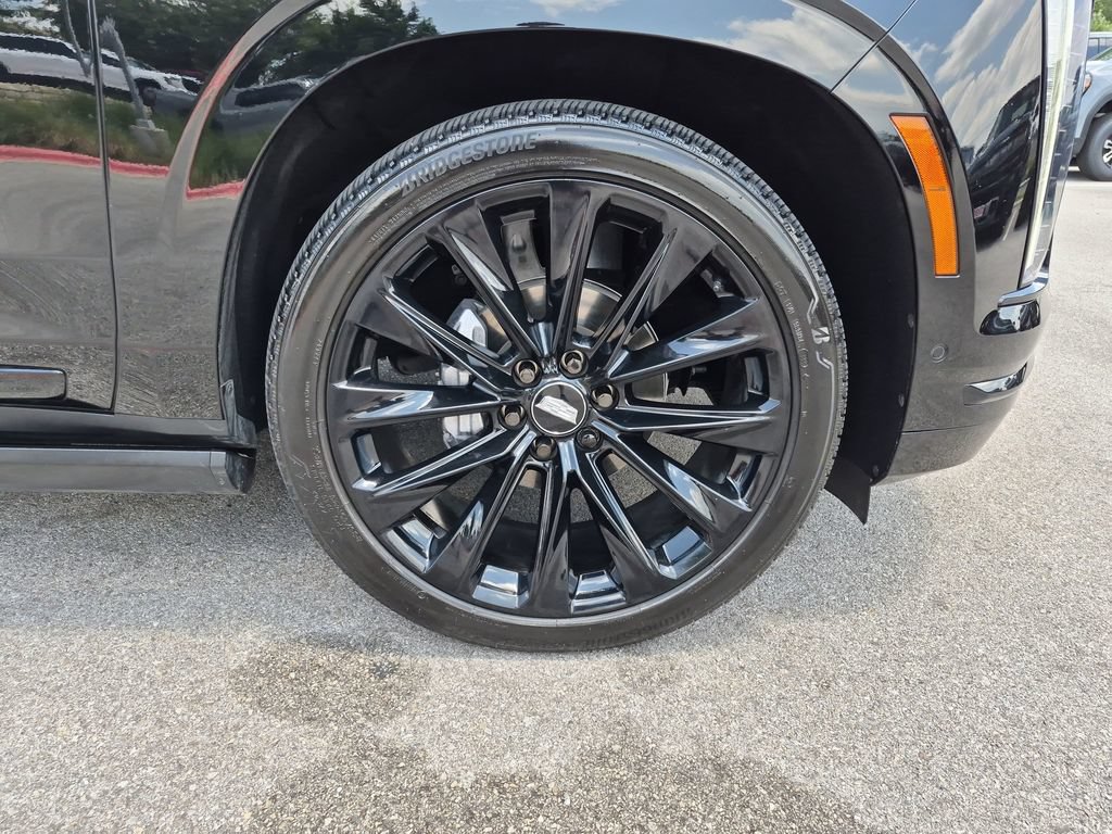 Used 2025 Cadillac Escalade ESV Sport Platinum w/ LPO, ONYX Package AWD/4WD image 16