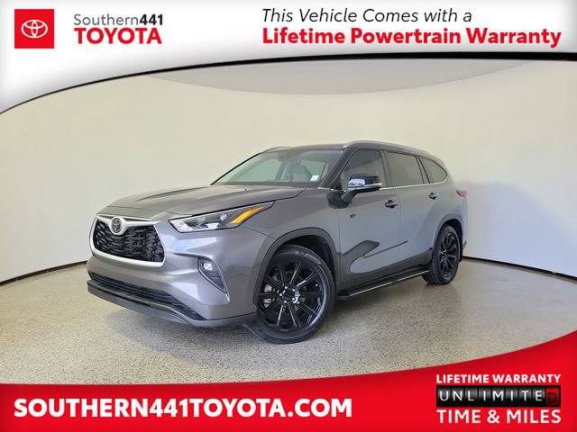 Used 2023 Toyota Highlander XLE FWD image 1