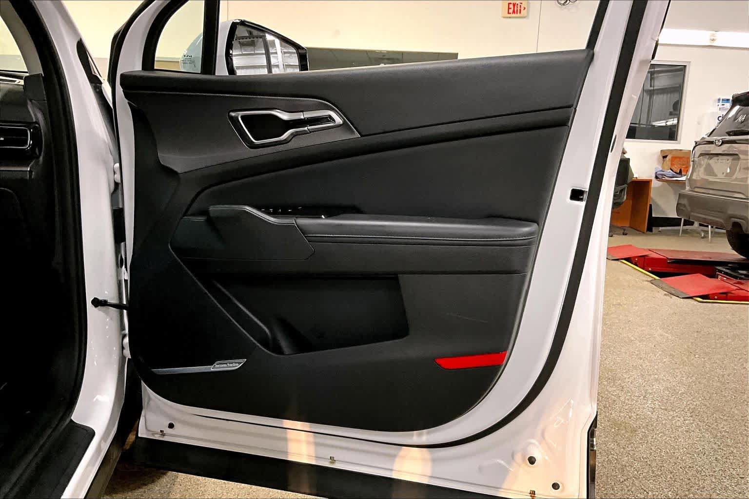 Used 2023 Kia Sportage SX image 23