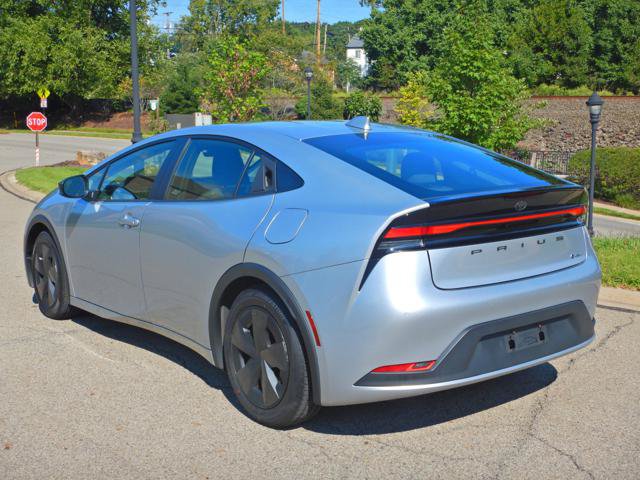 Used 2025 Toyota Prius LE FWD image 6