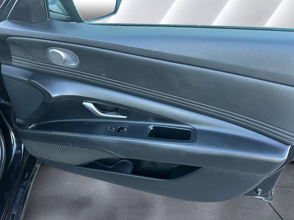 Used 2023 Hyundai Elantra SEL w/ Convenience Package image 15