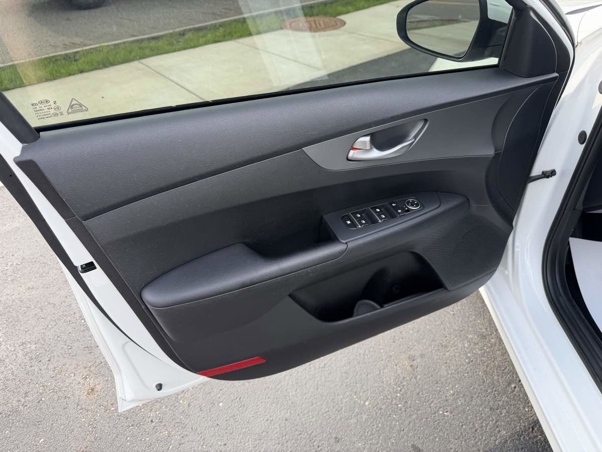 Used 2019 Kia Forte LXS FWD image 11