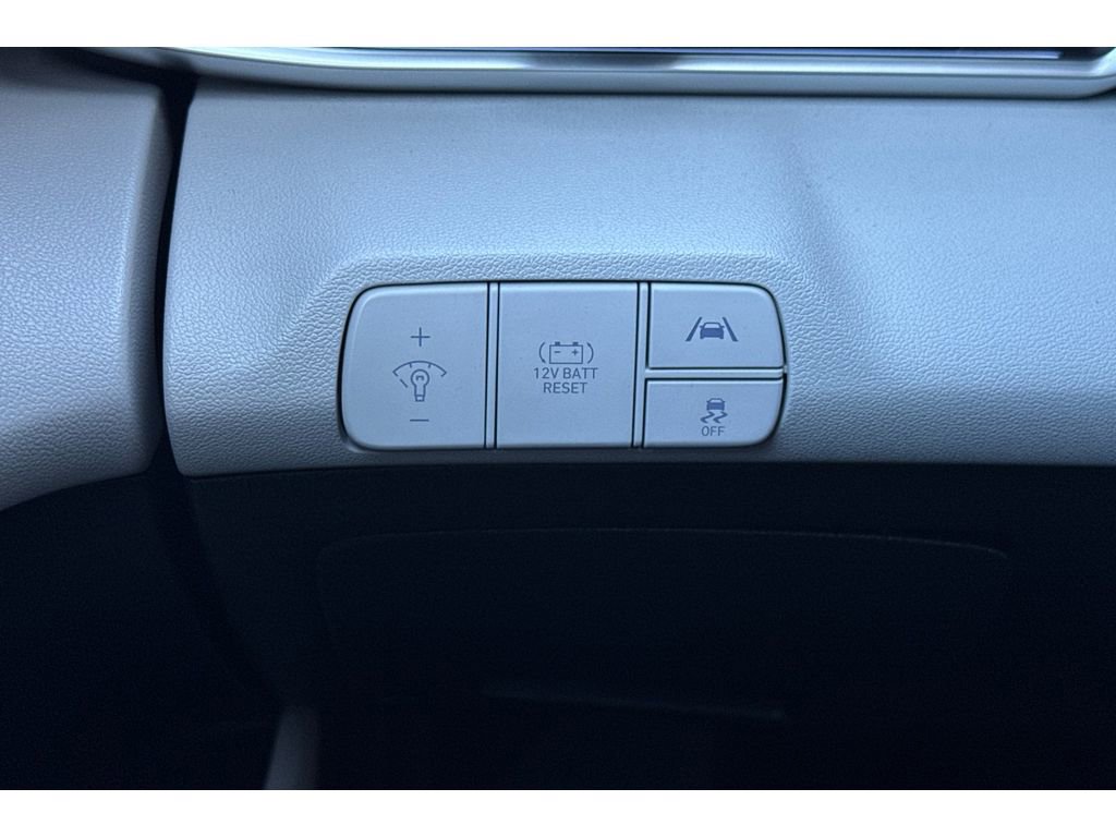 Used 2023 Hyundai Elantra Limited image 29