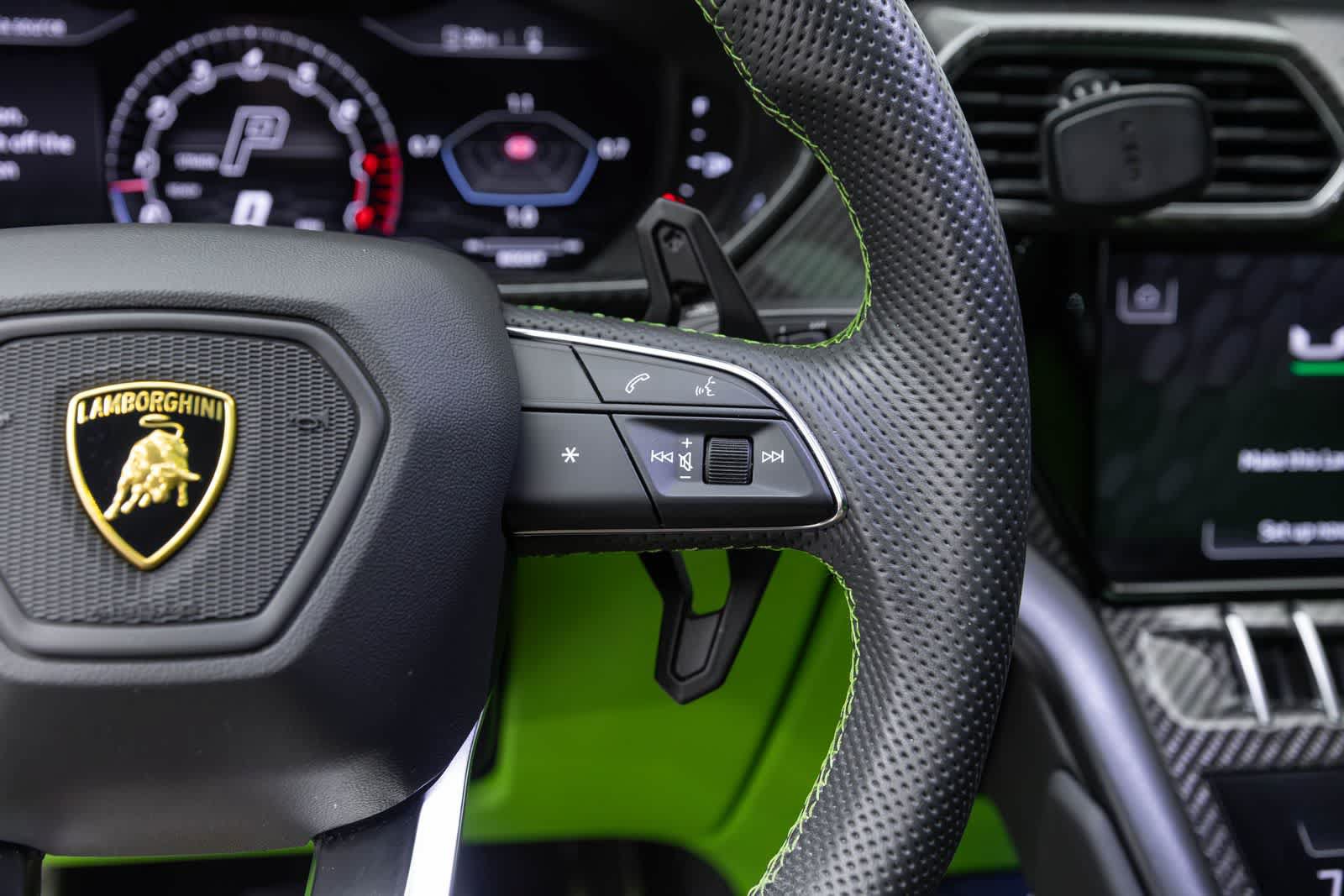 Used 2022 Lamborghini Urus AWD/4WD image 34