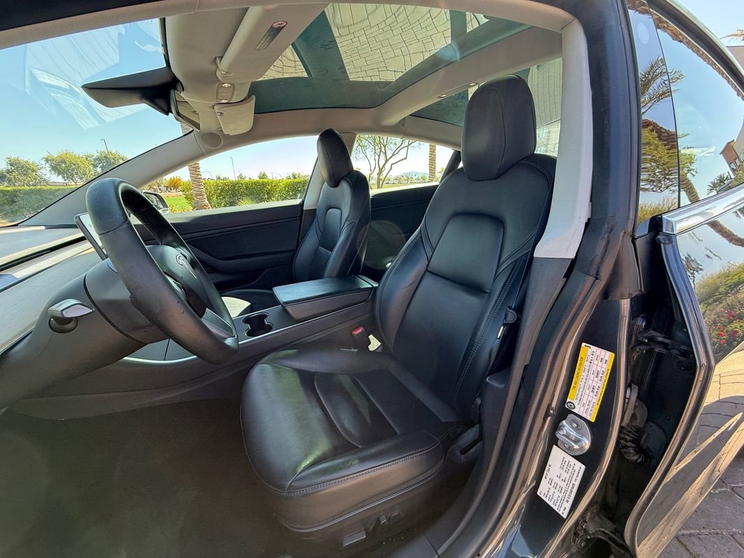 Used 2019 Tesla Model 3 Standard Range image 8