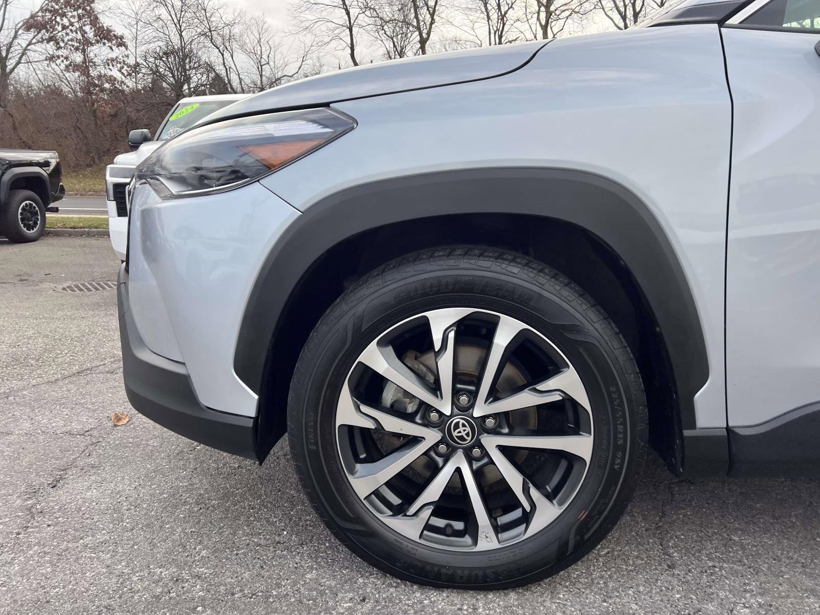 Used 2024 Toyota Corolla Cross XLE image 9