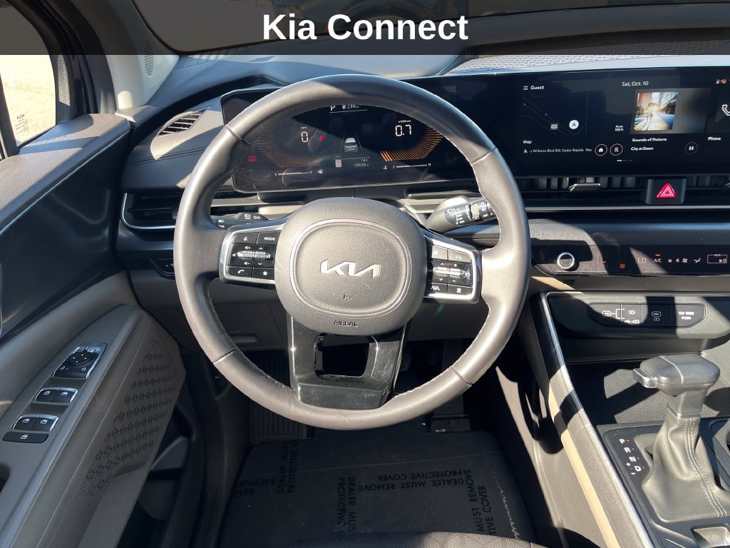 Used 2025 Kia Carnival FWD image 18