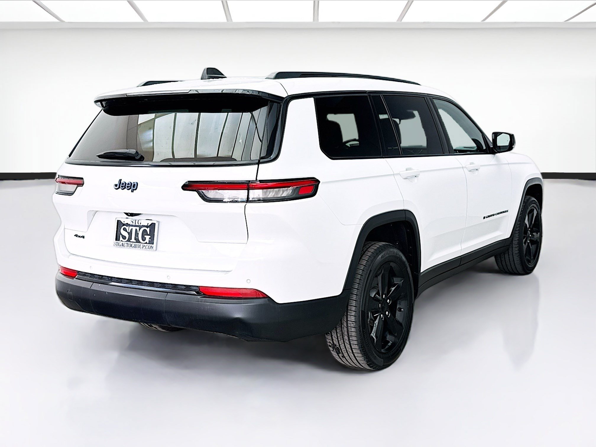 Used 2023 Jeep Grand Cherokee L Laredo AWD/4WD image 4