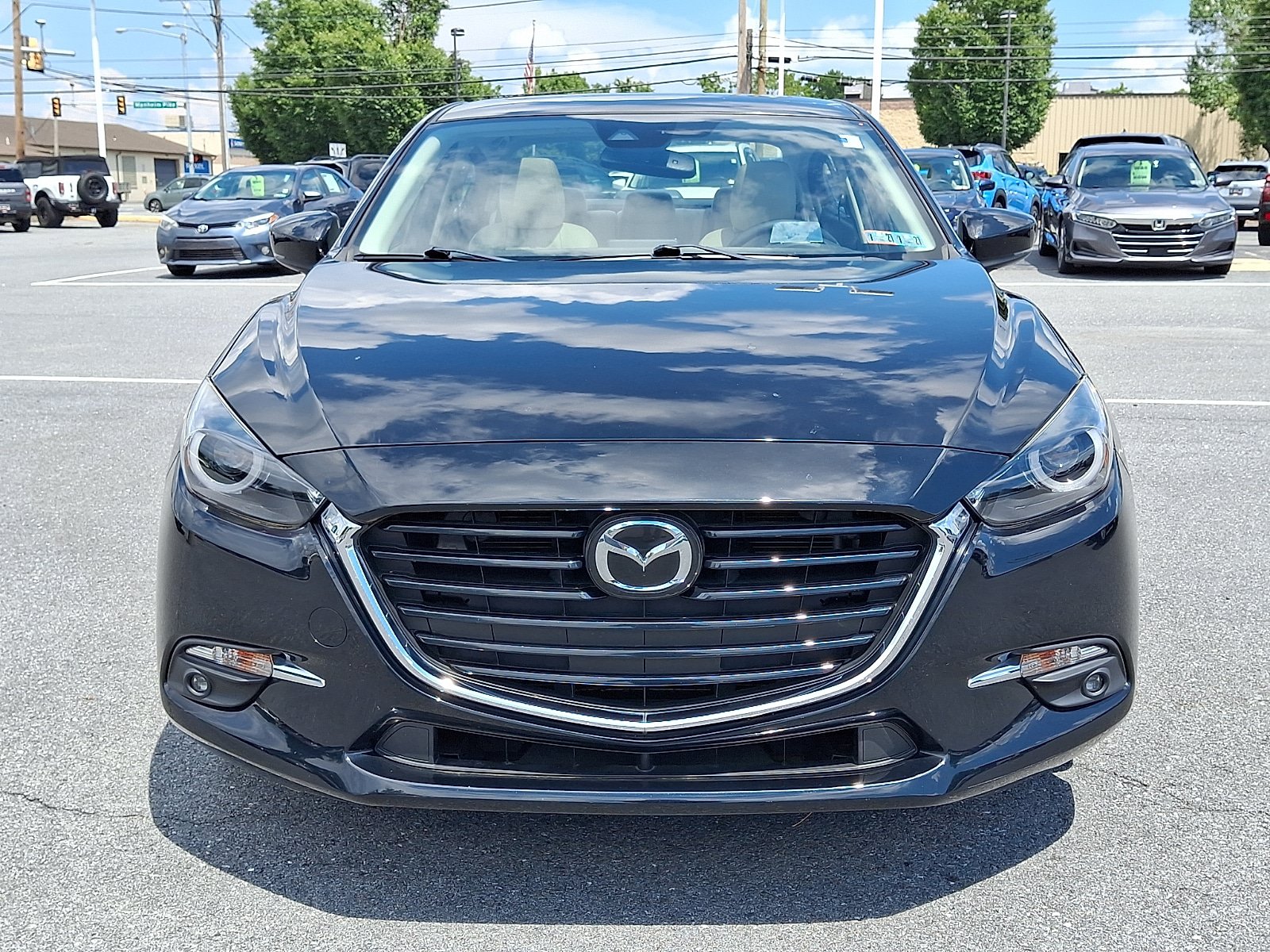 Used 2018 MAZDA MAZDA3 Grand Touring w/ Premium Equipment Package FWD image 2