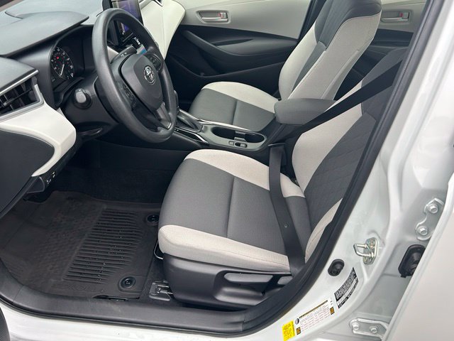 Used 2025 Toyota Corolla LE FWD image 12