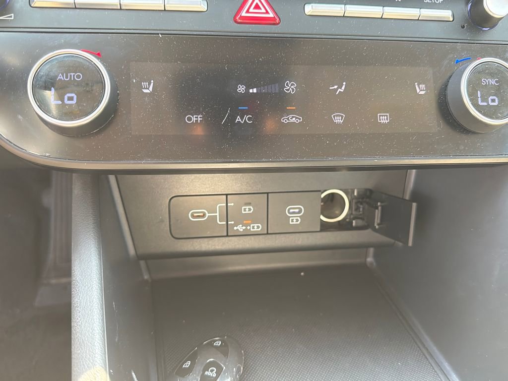 Used 2025 Hyundai Sonata SEL FWD image 31