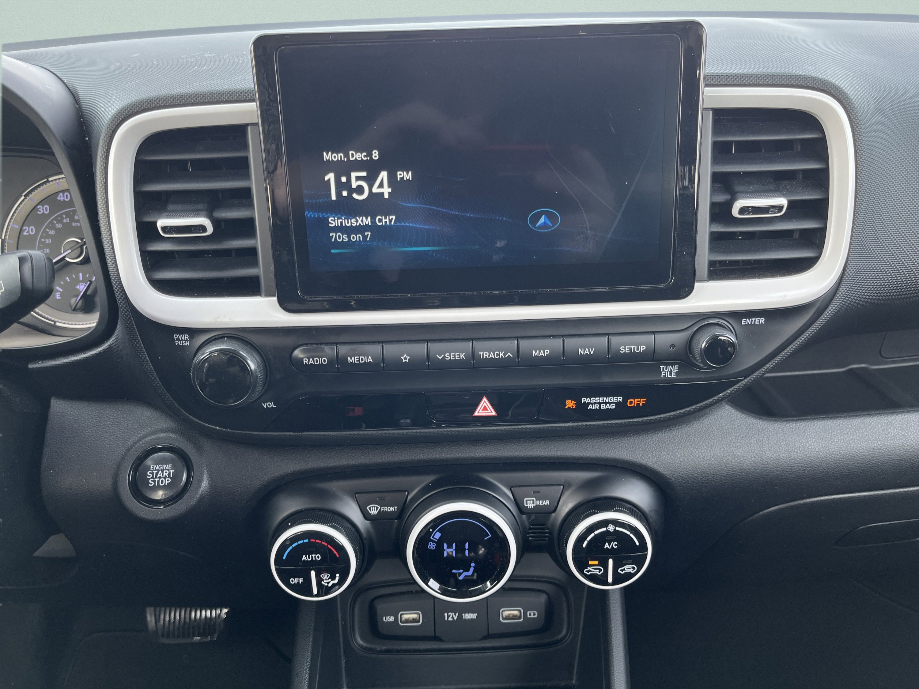 Used 2022 Hyundai Venue Limited FWD image 27