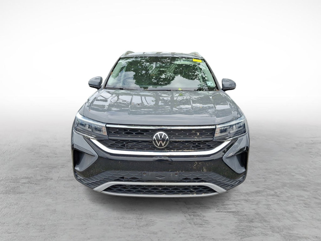 Used 2023 Volkswagen Taos SE AWD/4WD image 2