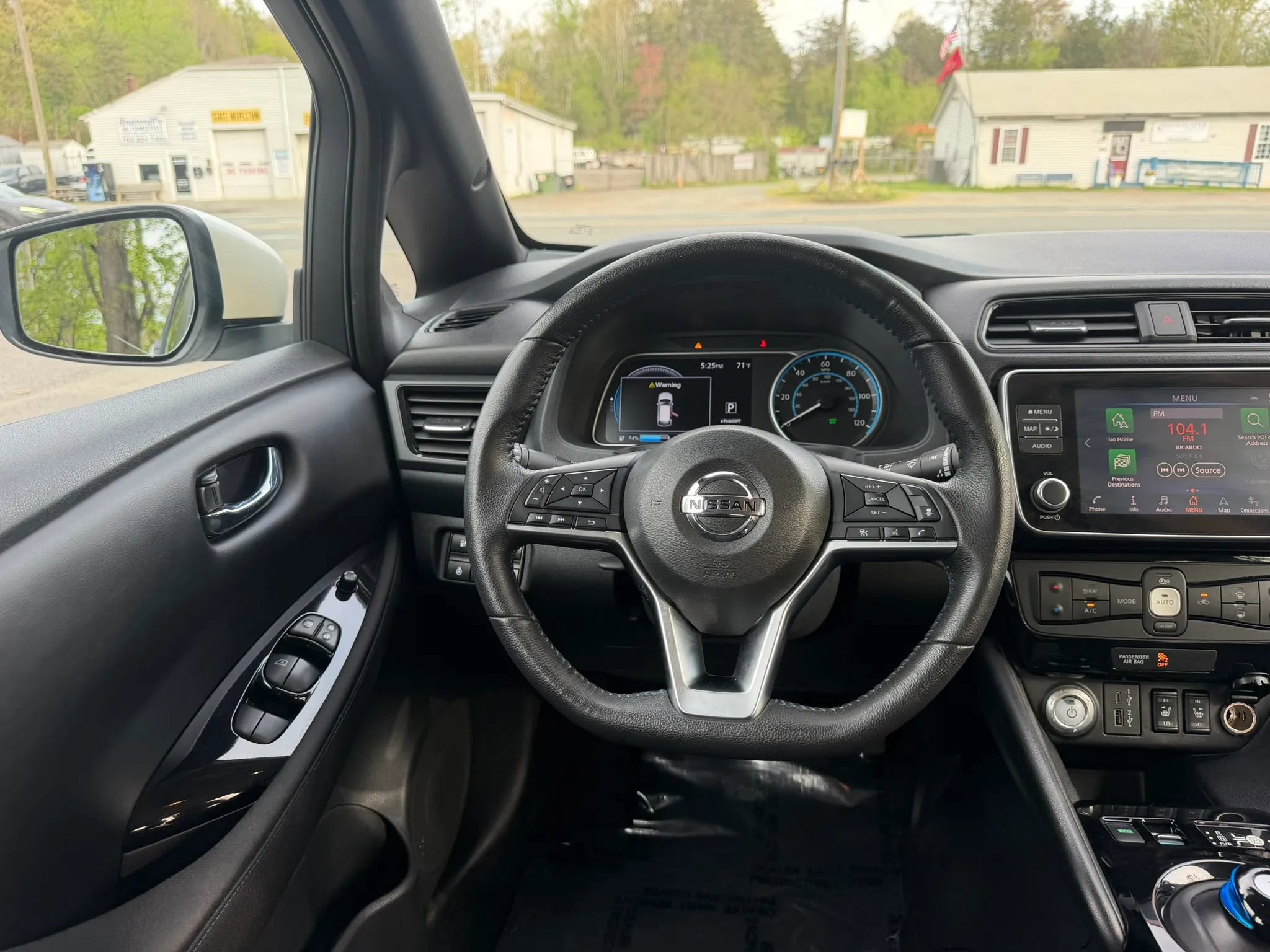 Used 2022 Nissan Leaf SV image 29