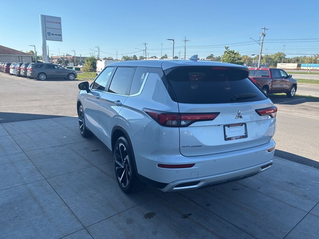 Used 2024 Mitsubishi Outlander SE image 7