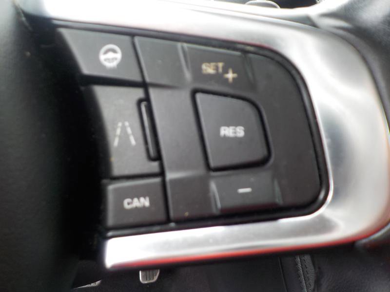 Used 2019 Jaguar F-PACE Prestige image 16