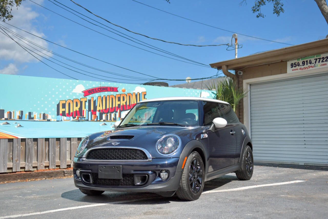 Used 2013 MINI Cooper S w/ Premium Pkg 2 FWD image 2