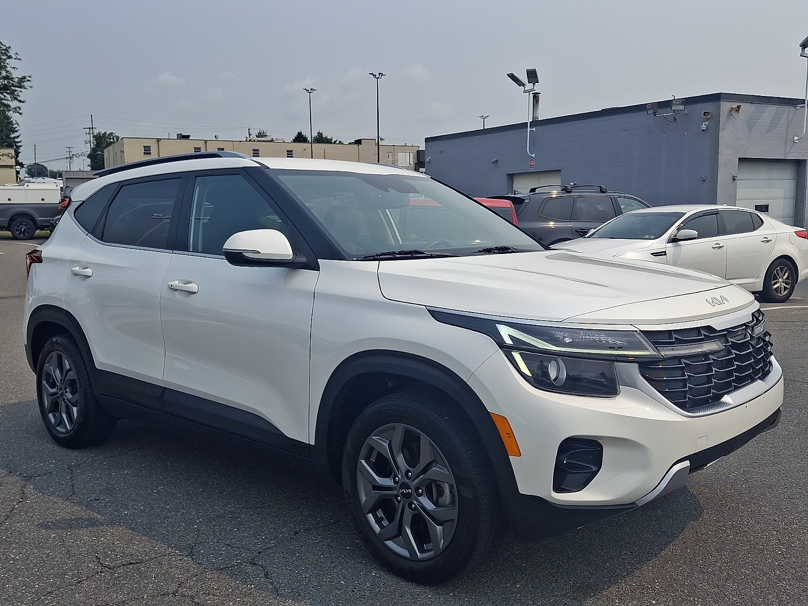 Used 2024 Kia Seltos S AWD/4WD image 3