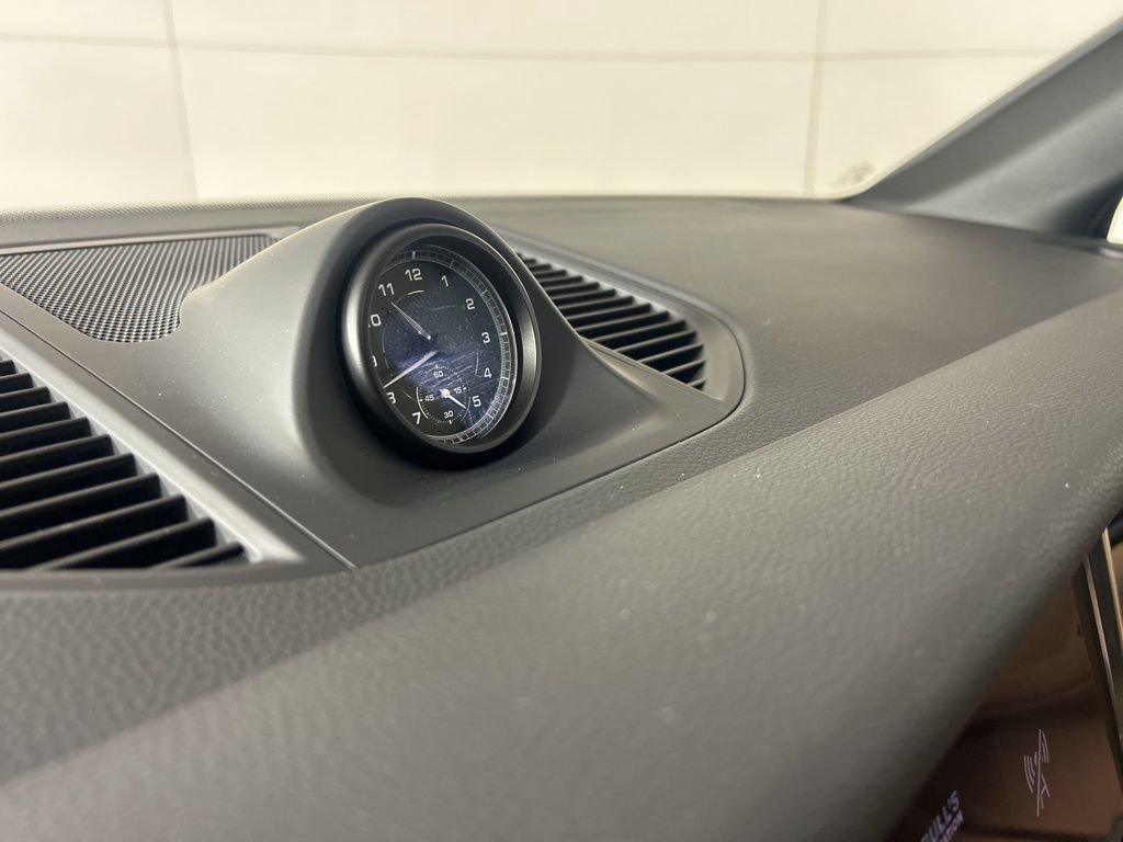 Certified 2025 Porsche Macan image 32