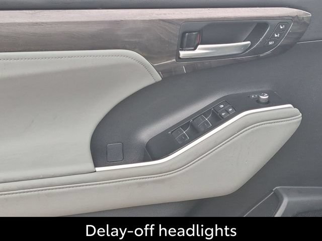 Certified 2026 Toyota Highlander Platinum AWD/4WD image 15