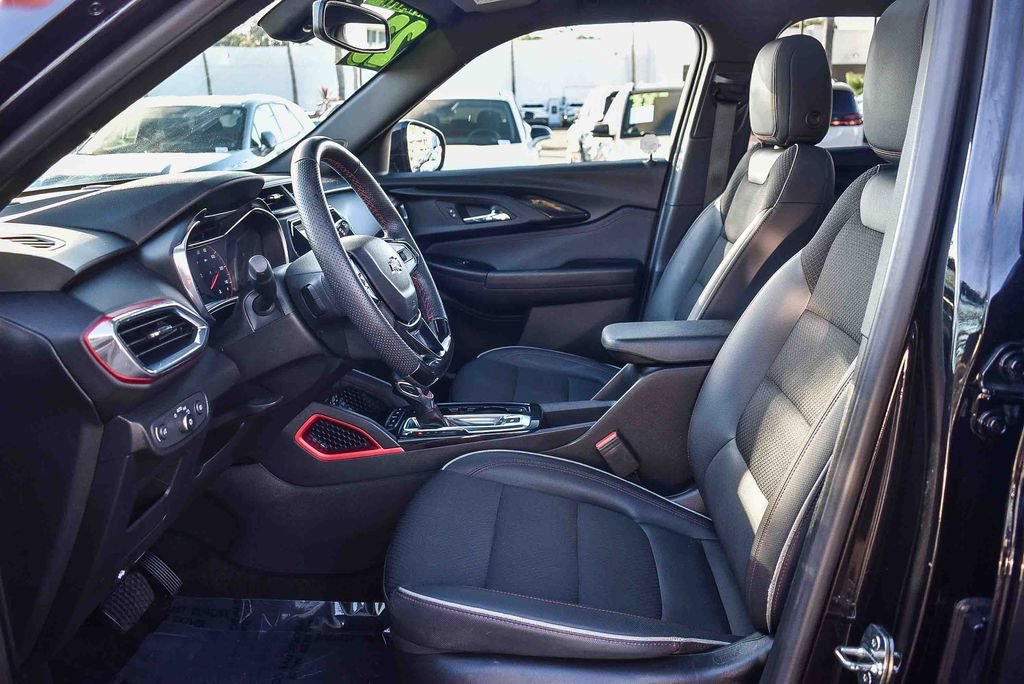 Used 2023 Chevrolet TrailBlazer RS w/ Sun and Liftgate Package image 17