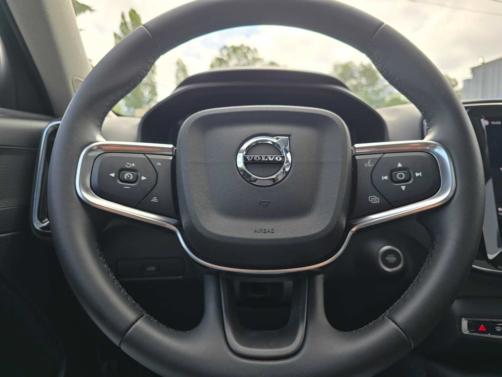 Used 2026 Volvo XC40 B5 Plus w/ Protection Package Premier AWD/4WD image 24