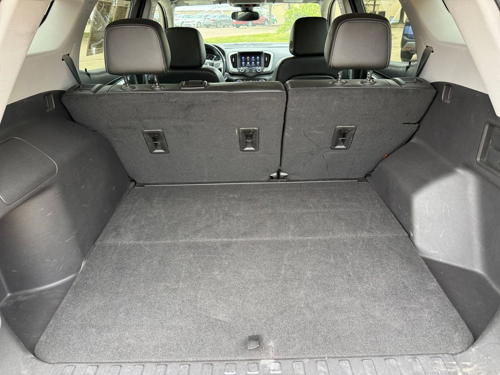 Used 2024 GMC Terrain SLT image 32