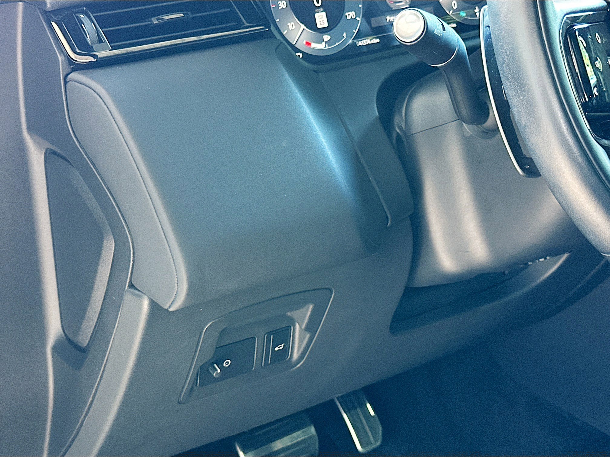 Used 2024 Land Rover Range Rover Velar Dynamic SE image 10