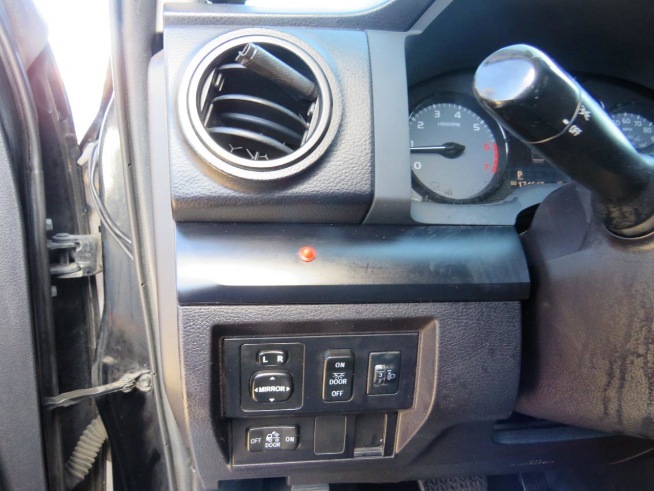 Used 2016 Toyota Tundra SR w/ Tow Package image 28