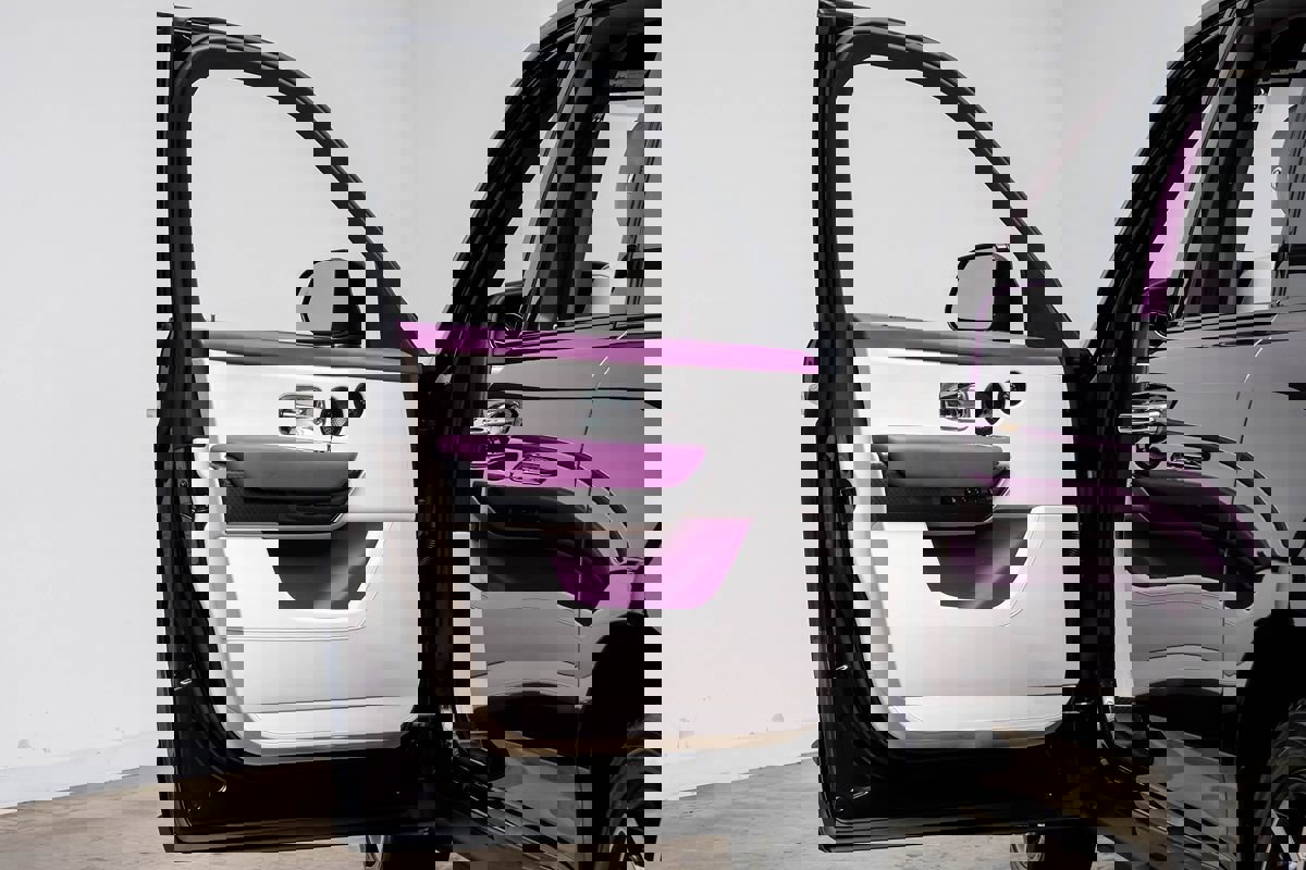 Used 2023 Rolls-Royce Cullinan Black Badge w/ Dark Exterior Package image 48