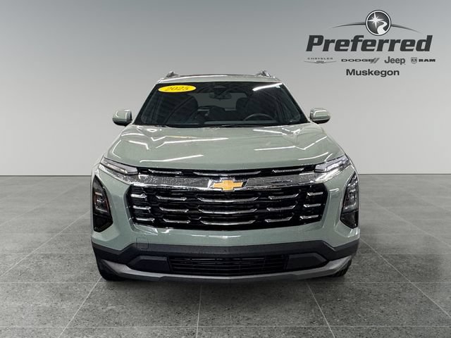 Used 2025 Chevrolet Equinox LT AWD/4WD image 11