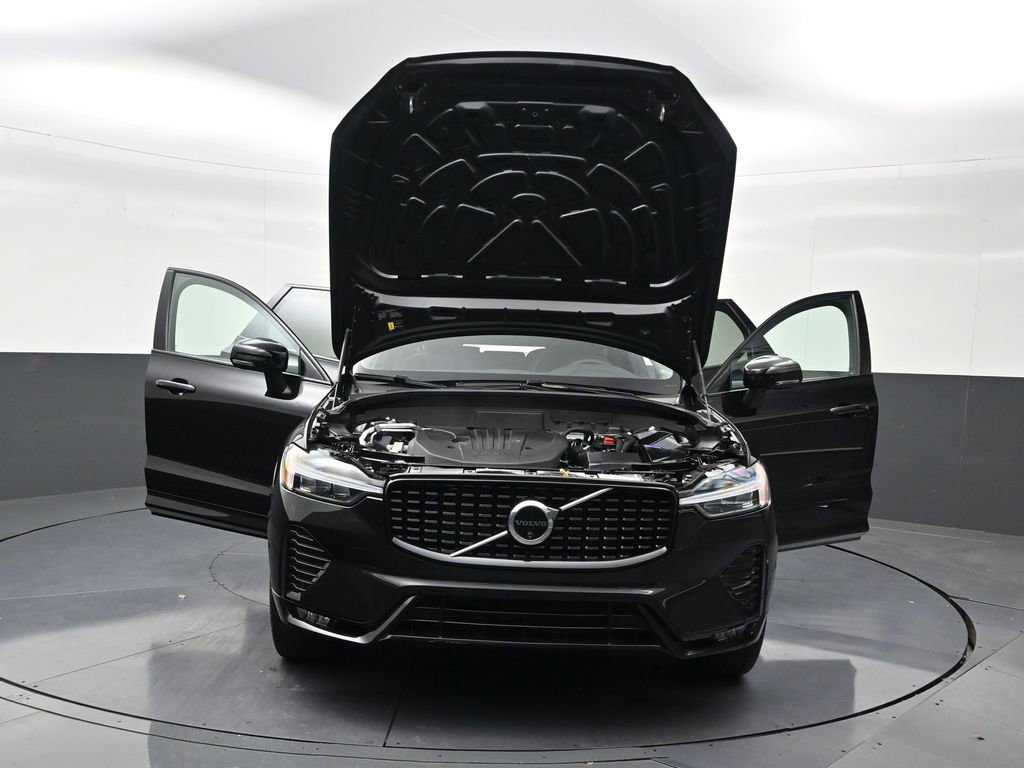 Used 2024 Volvo XC60 B5 Plus image 37