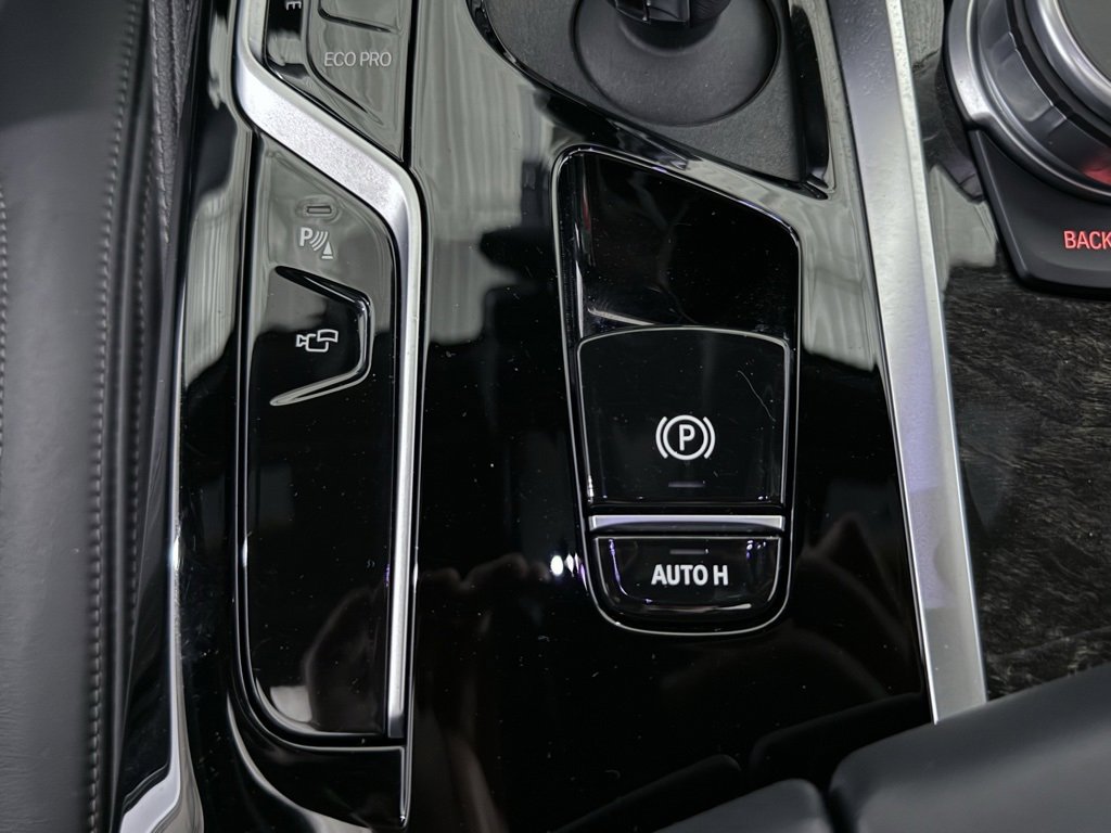 Used 2021 BMW M550i xDrive w/ Premium Package image 42