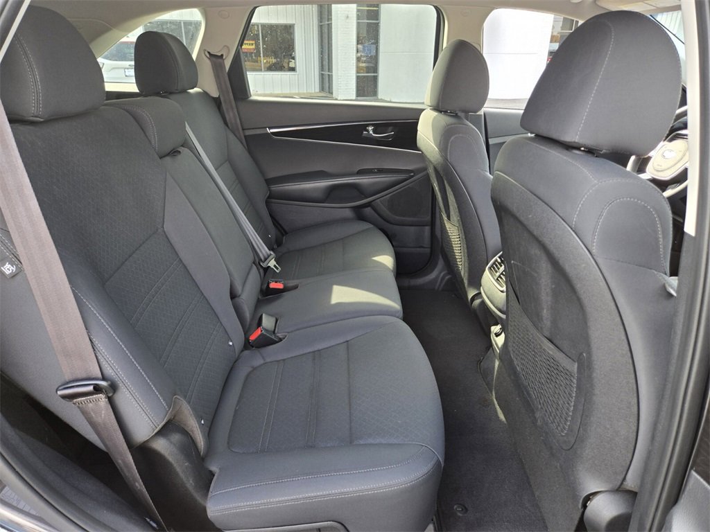Used 2020 Kia Sorento LX image 18