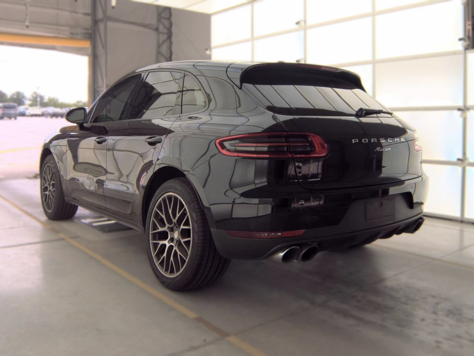 Used 2018 Porsche Macan Sport Edition AWD/4WD image 2
