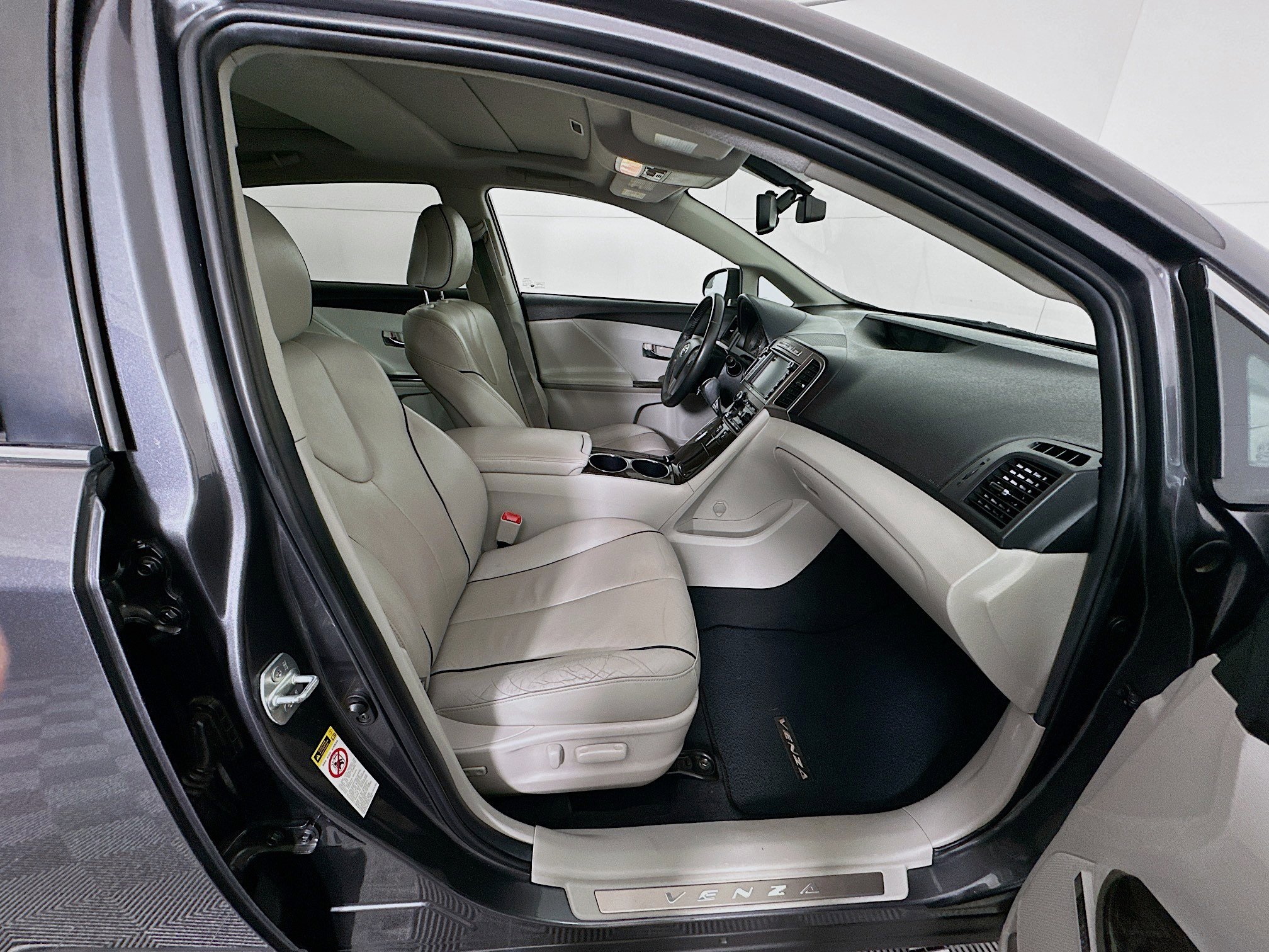 Used 2013 Toyota Venza Limited image 32