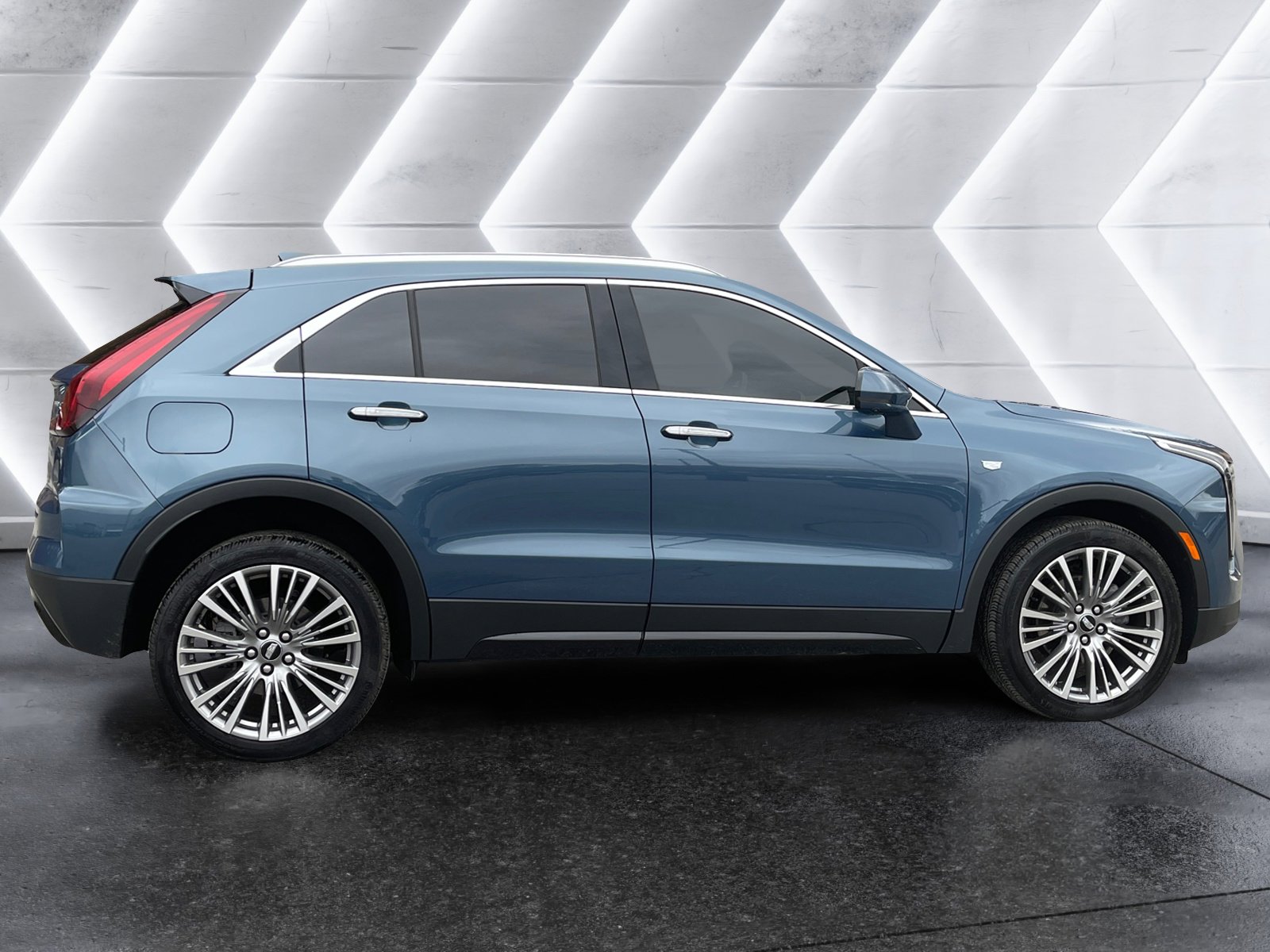 Used 2025 Cadillac XT4 Premium Luxury w/ Cold Weather Package image 7