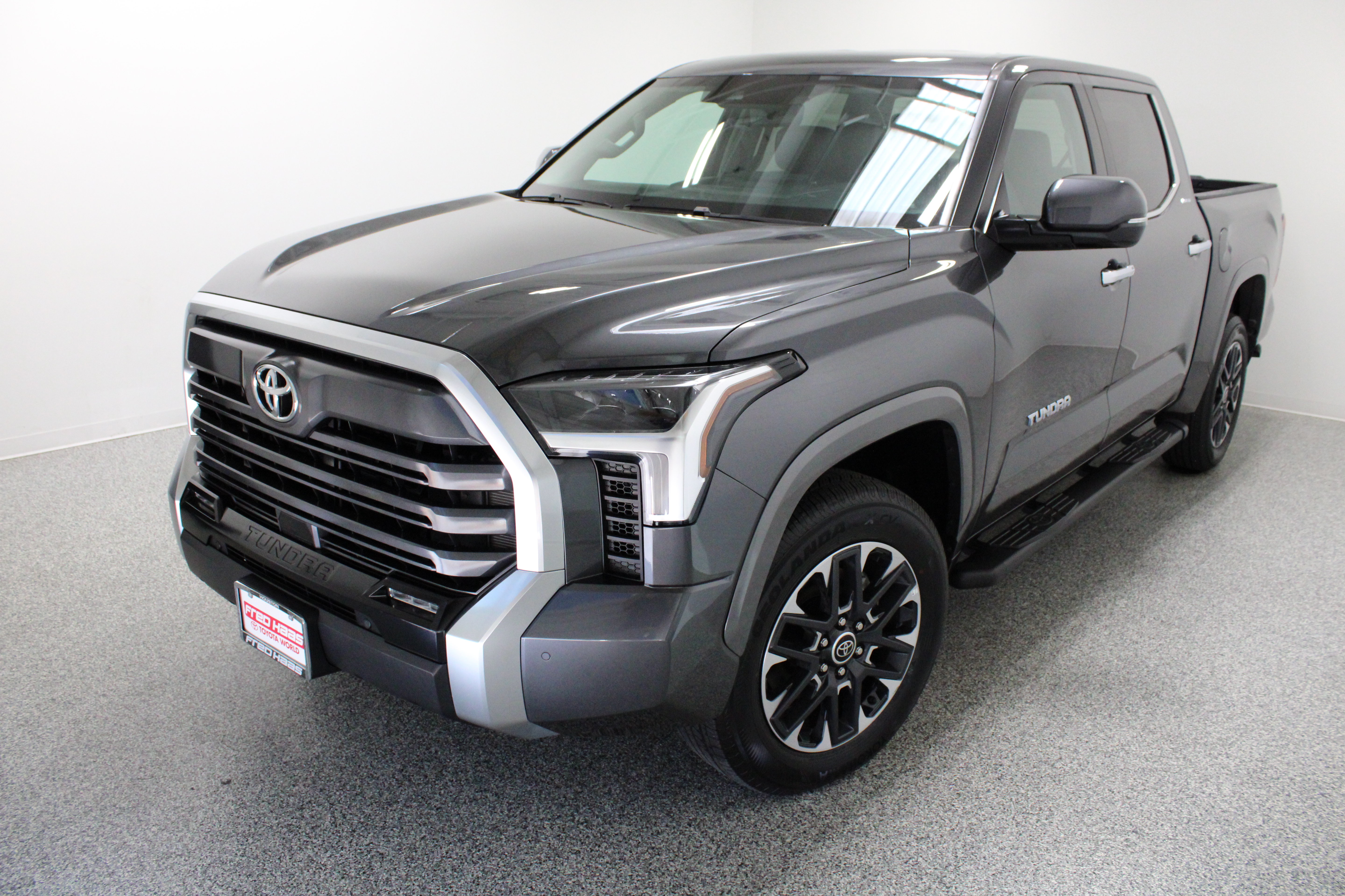 Used 2024 Toyota Tundra Limited w/ Power Package AWD/4WD image 2