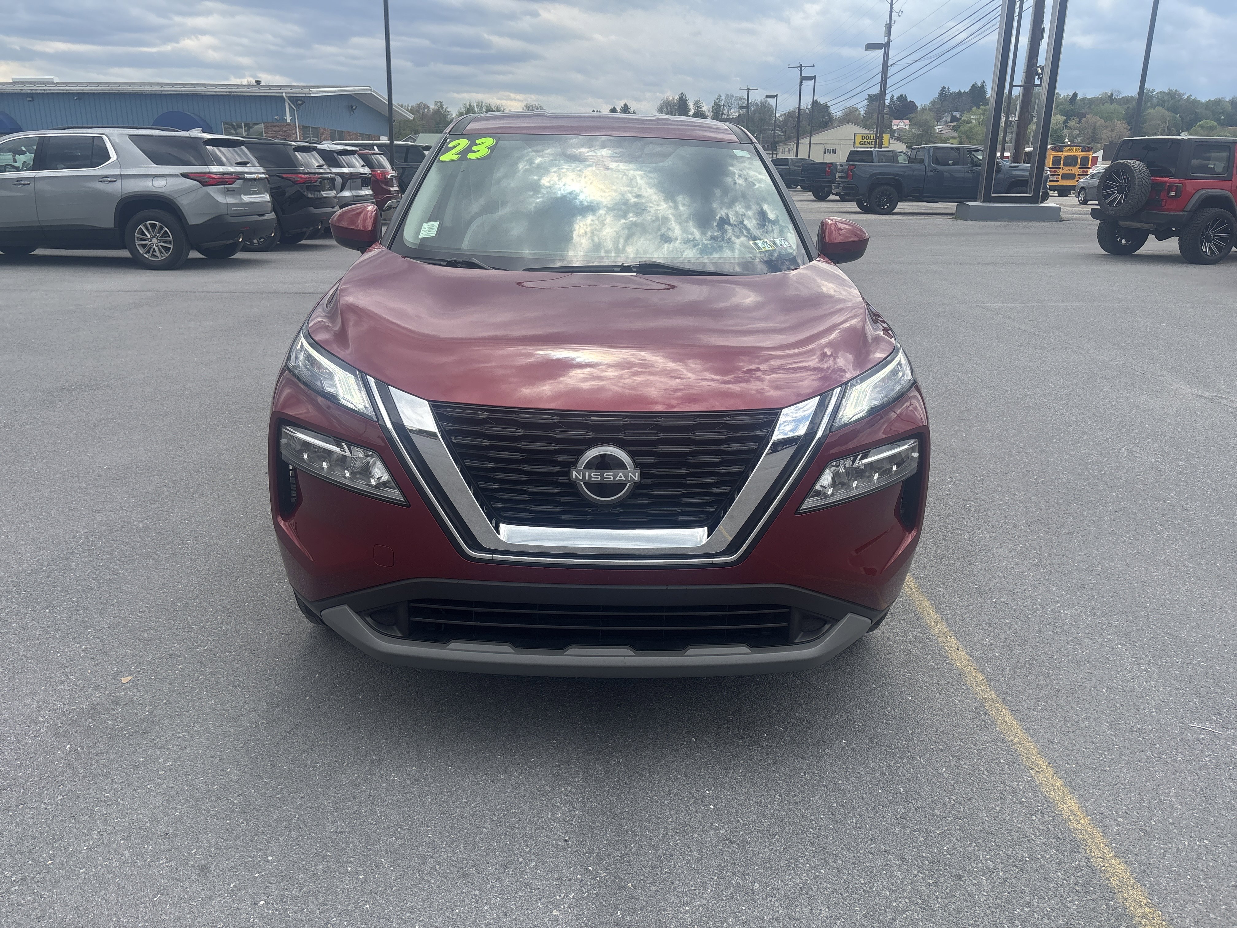 Used 2023 Nissan Rogue SV AWD/4WD image 9
