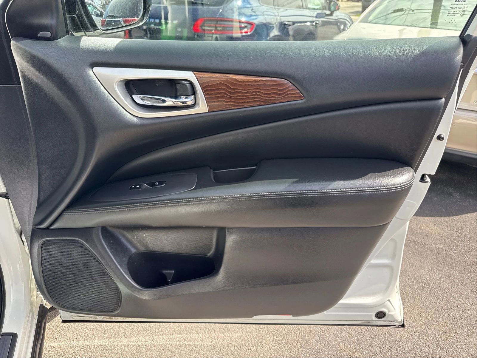 Used 2017 Nissan Pathfinder Platinum w/ Cargo Package image 21