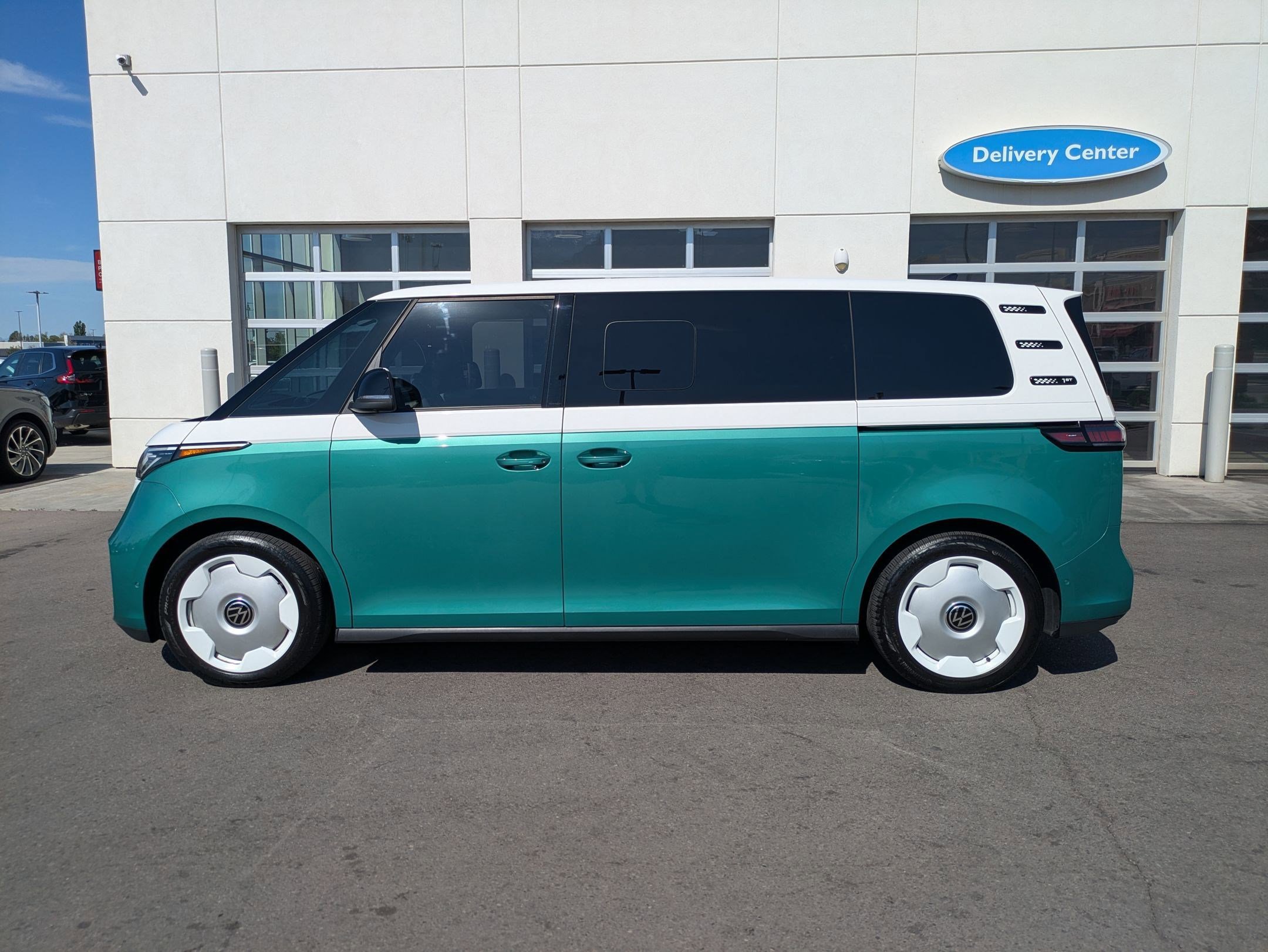 Used 2025 Volkswagen ID. Buzz 1st Edition w/ Cupholders Package AWD/4WD image 10