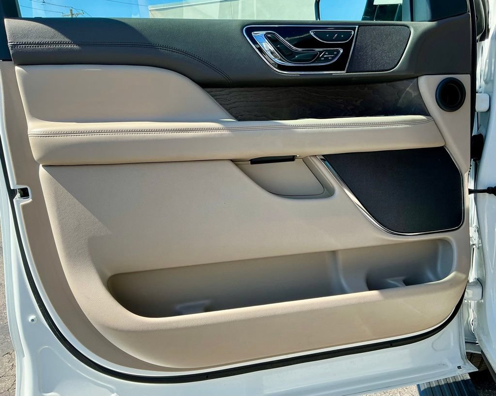 Used 2024 Lincoln Navigator Reserve w/ Monochromatic Package AWD/4WD image 45