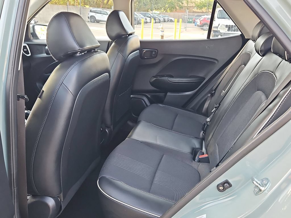 Used 2025 Hyundai Venue Limited FWD image 28
