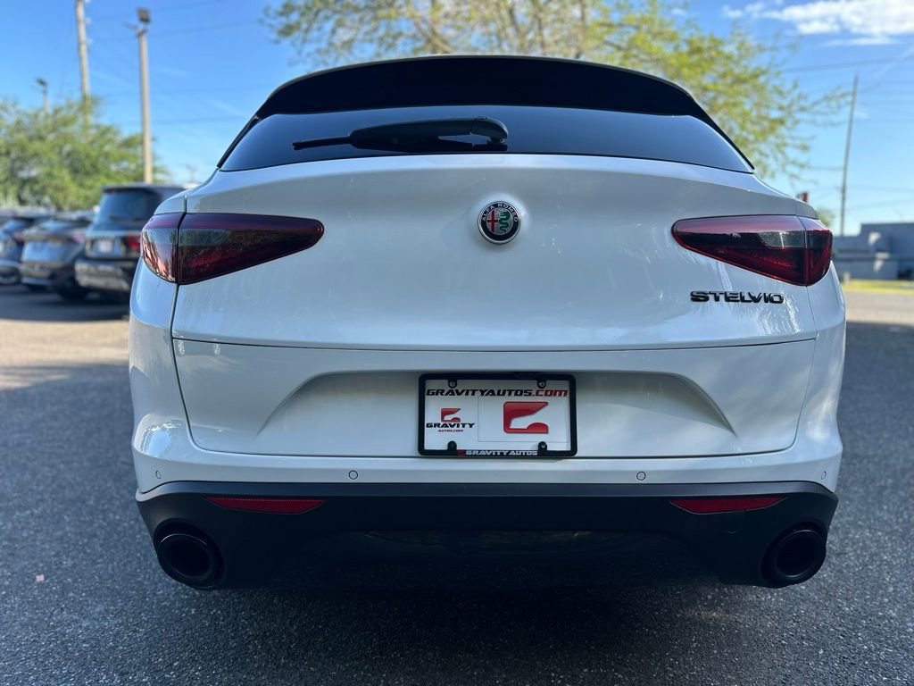 Used 2020 Alfa Romeo Stelvio w/ Nero Edizione image 11