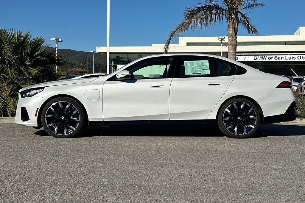 New 2026 BMW 550e xDrive 550e xDrive w/ Executive Package image 6