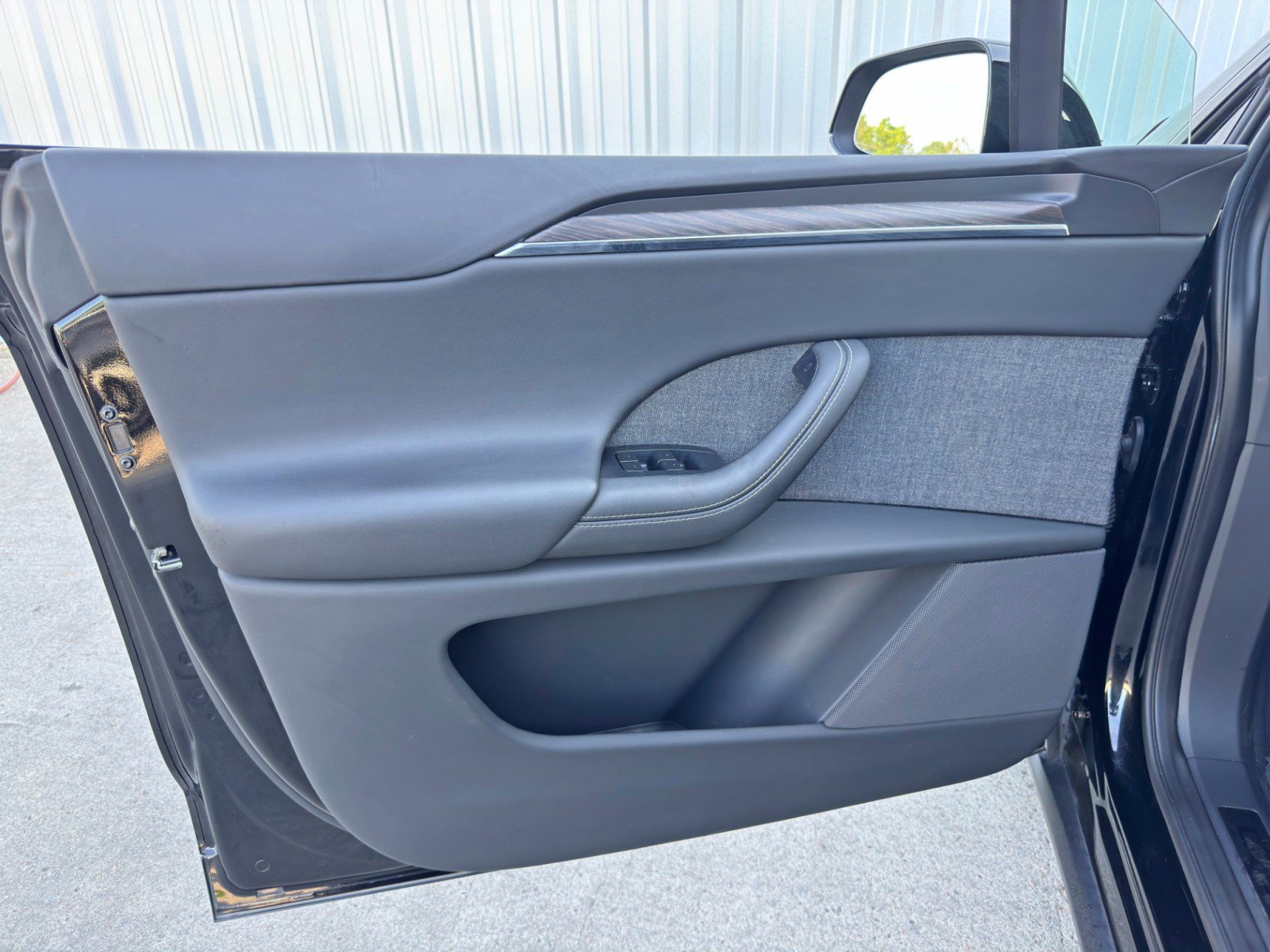 Used 2022 Tesla Model X image 45