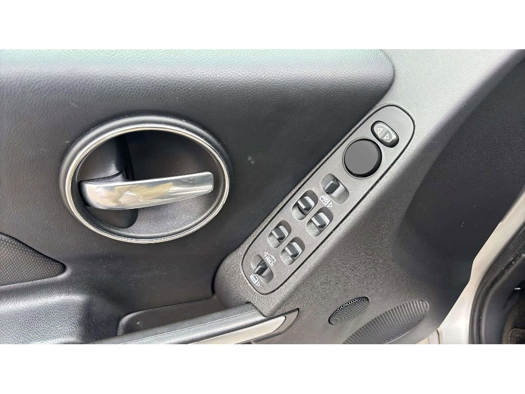 Used 2006 Pontiac Grand Prix w/ Sun And Sound Package image 19