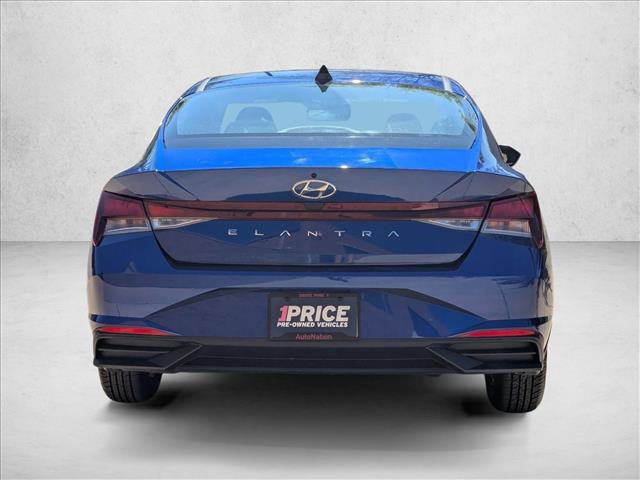 Used 2022 Hyundai Elantra SE FWD image 6