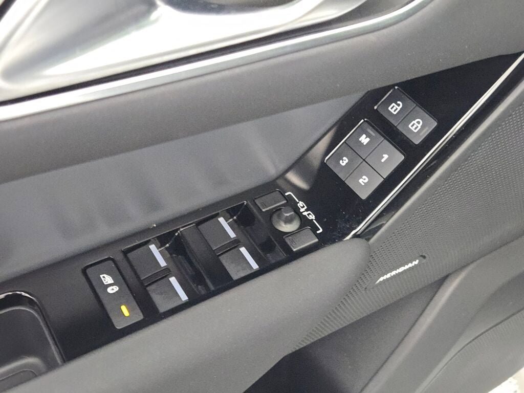 Used 2024 Land Rover Range Rover Velar S image 23
